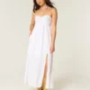 Vestido largo sin tirantes con escote cruzado