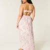Vestido largo sin tirantes con escote cruzado