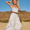 Vestido largo sin tirantes con fruncidos