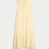 Vestido largo sin tirantes con fruncidos
