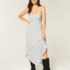 Vestido midi con dobladillo asimétrico