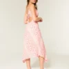 Vestido midi con dobladillo asimétrico Vestido midi con dobladillo asimétrico