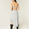 Vestido midi con dobladillo asimétrico