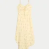 Vestido midi con dobladillo asimétrico Vestido midi con dobladillo asimétrico